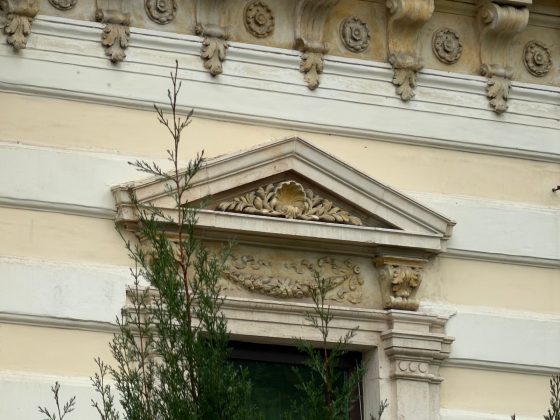 Смартфон OnePlus 15 с 50 МП камерой и выгодной акцией