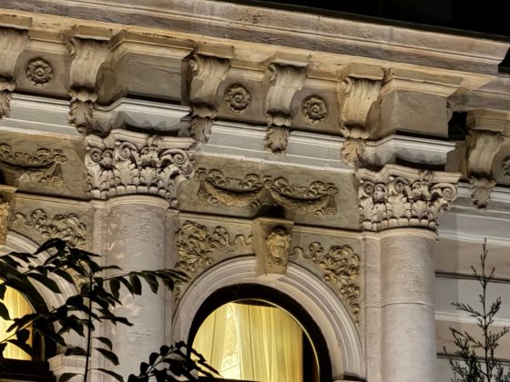 Смартфон OnePlus 15 с 50 МП камерой и выгодной акцией