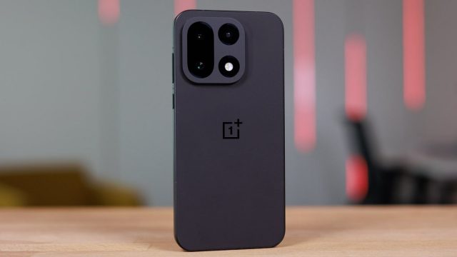 Смартфон OnePlus 15 с мощным аккумулятором