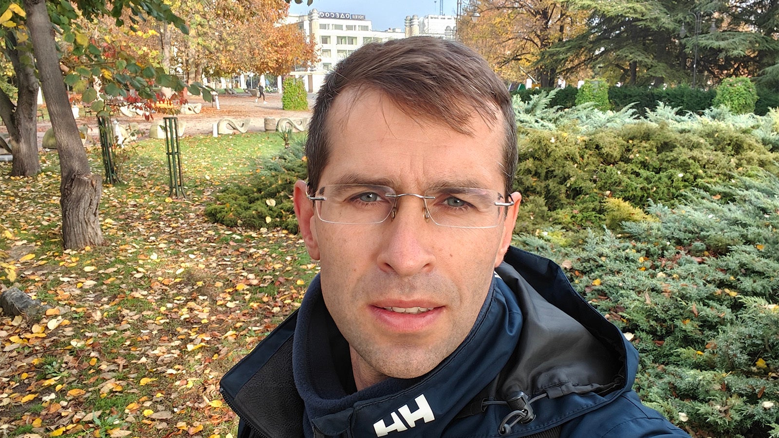 OnePlus 15 против Galaxy S25 Ultra: камера шокирует всех картинка Смартфон OnePlus 15 с выгодной скидкой и бонусами