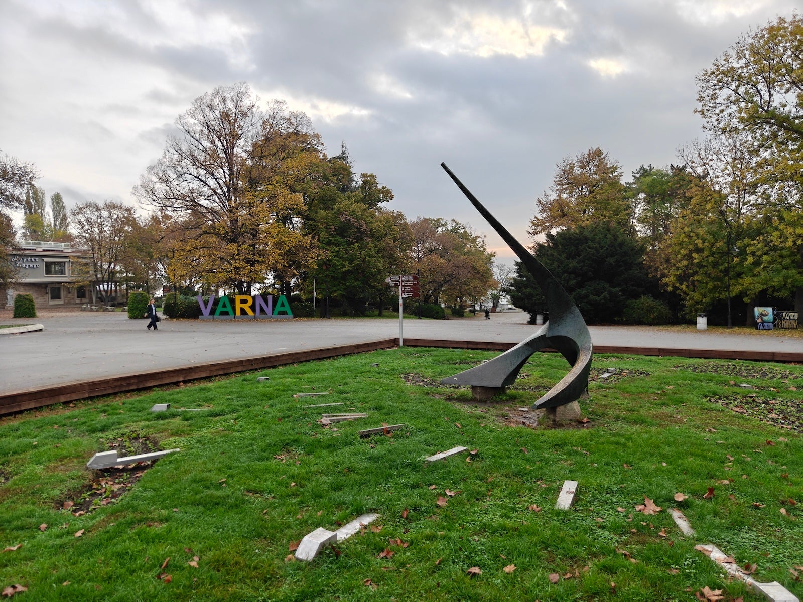 OnePlus 15 против Galaxy S25 Ultra: камера шокирует всех картинка Смартфон OnePlus 15 с выгодной скидкой и бонусами