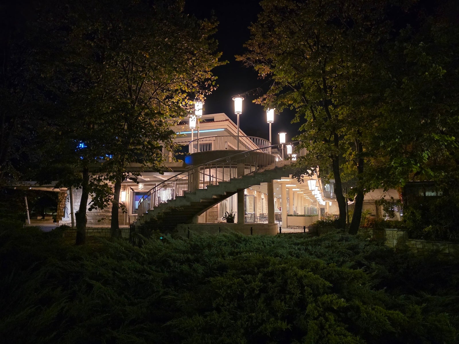 OnePlus 15 против Galaxy S25 Ultra: камера шокирует всех картинка Смартфон OnePlus 15 с выгодной скидкой и бонусами