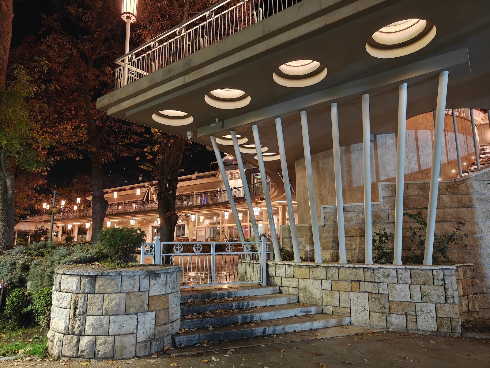 OnePlus 15 против Galaxy S25 Ultra: камера шокирует всех картинка Смартфон OnePlus 15 с выгодной скидкой и бонусами