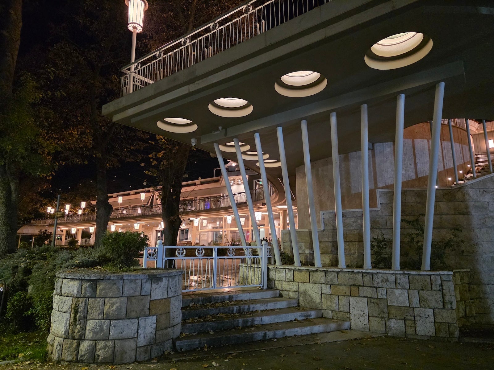 OnePlus 15 против Galaxy S25 Ultra: камера шокирует всех картинка Смартфон OnePlus 15 с выгодной скидкой и бонусами