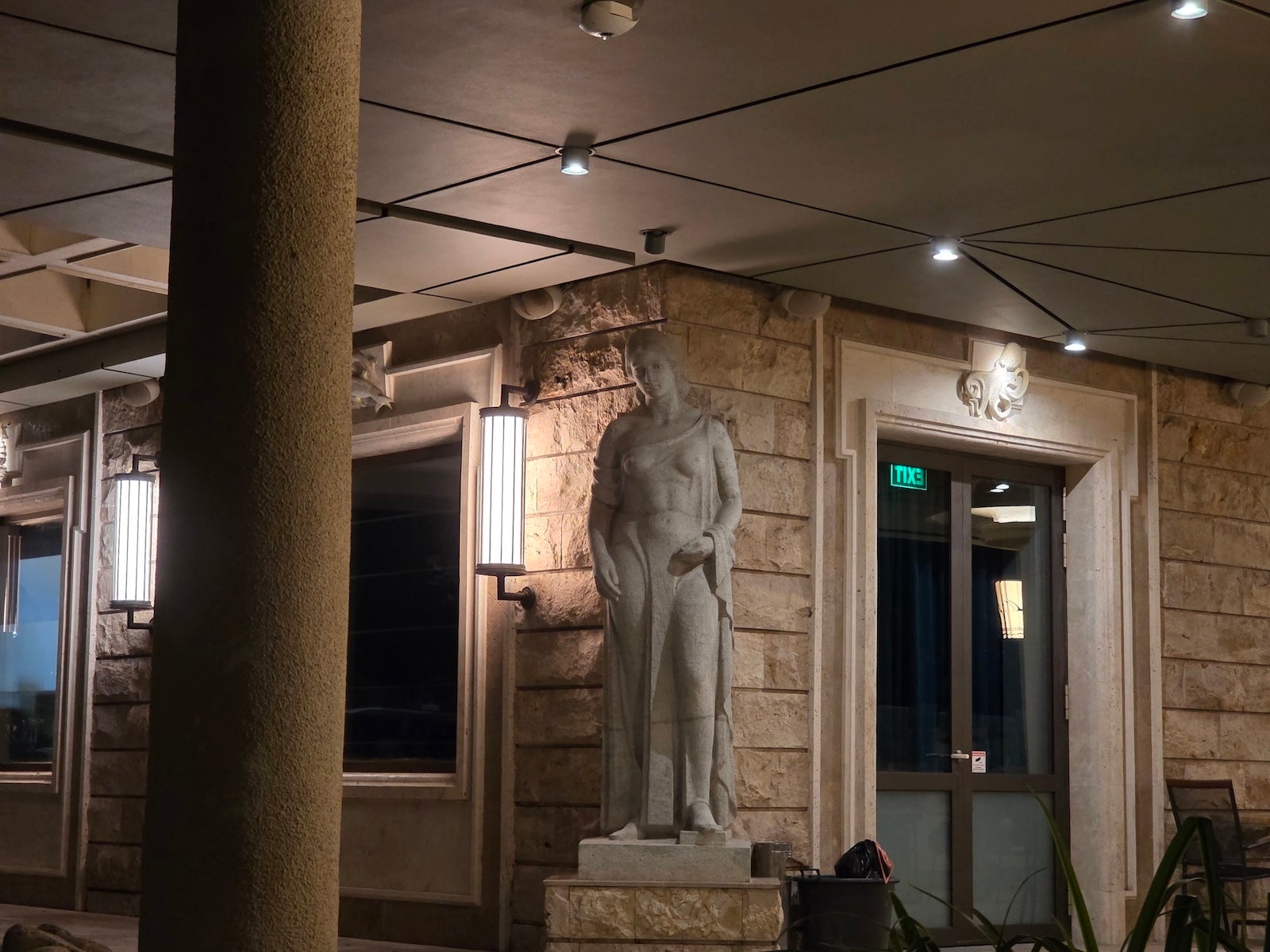 OnePlus 15 против Galaxy S25 Ultra: камера шокирует всех картинка Смартфон OnePlus 15 с выгодной скидкой и бонусами