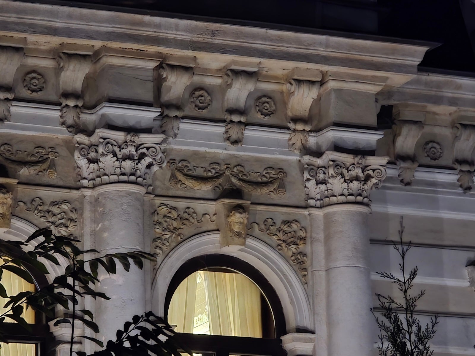 OnePlus 15 против Galaxy S25 Ultra: камера шокирует всех картинка Смартфон OnePlus 15 с выгодной скидкой и бонусами