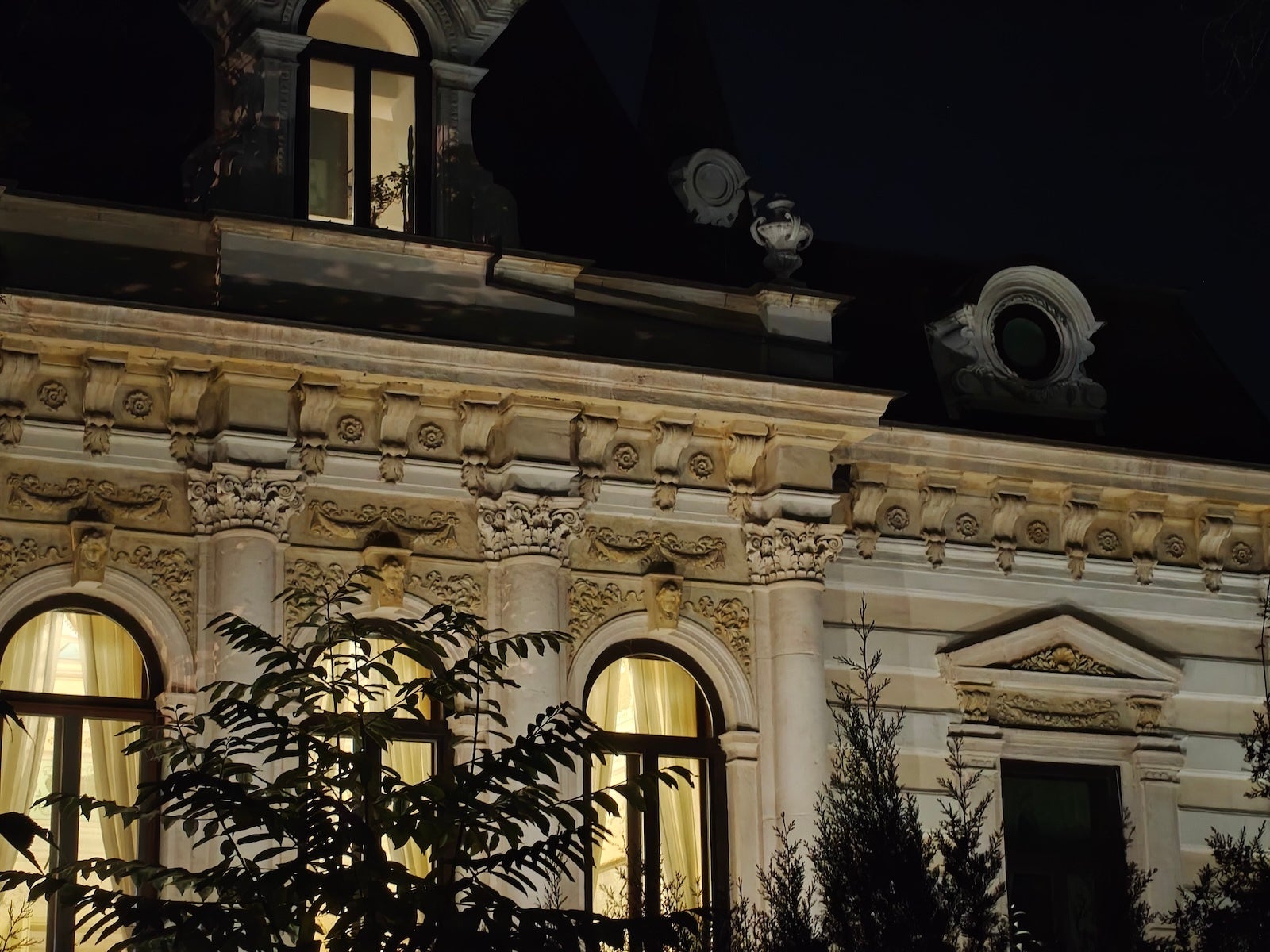 OnePlus 15 против Galaxy S25 Ultra: камера шокирует всех картинка Смартфон OnePlus 15 с выгодной скидкой и бонусами