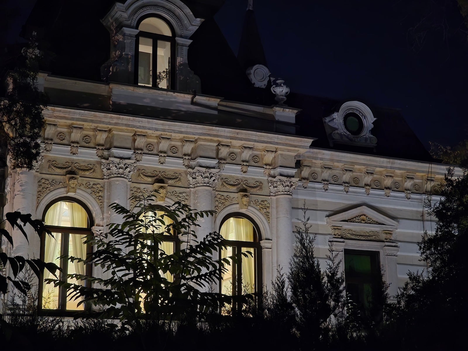 OnePlus 15 против Galaxy S25 Ultra: камера шокирует всех картинка Смартфон OnePlus 15 с выгодной скидкой и бонусами