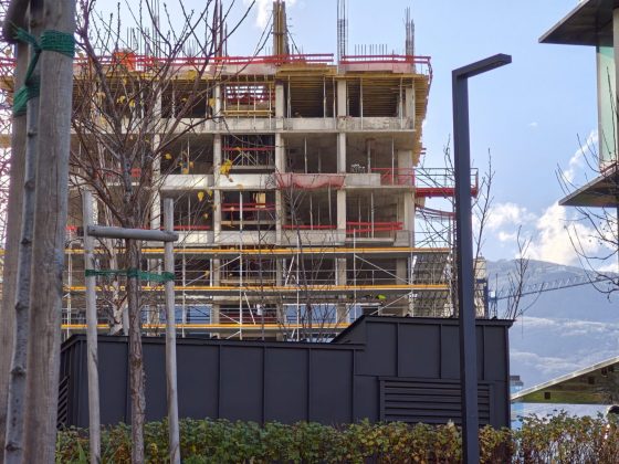 Смартфон Poco F8 Pro: компактнее, мощнее и с телевиком