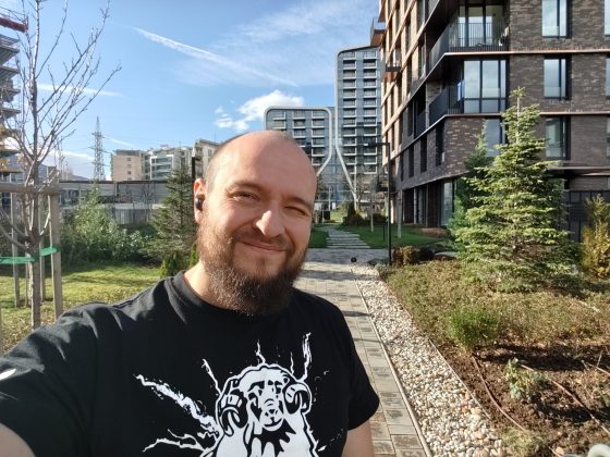 Смартфон Poco F8 Pro: компактнее, мощнее и с телевиком