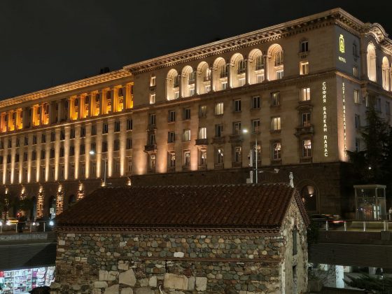 Смартфон Poco F8 Pro: компактнее, мощнее и с телевиком