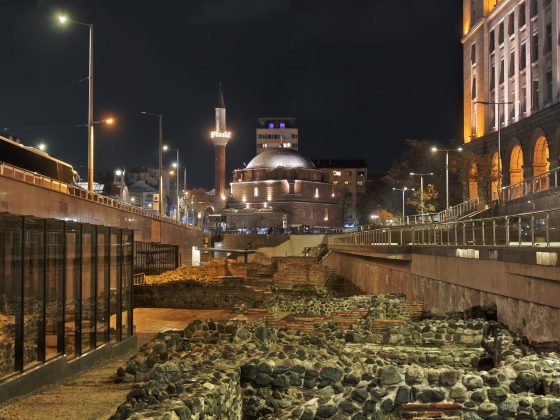 Смартфон Poco F8 Pro: компактнее, мощнее и с телевиком