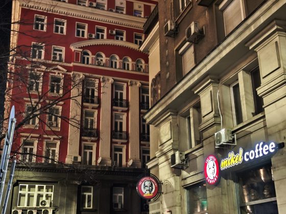 Смартфон Poco F8 Pro: компактнее, мощнее и с телевиком