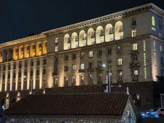 Смартфон Poco F8 Pro: компактнее, мощнее и с телевиком