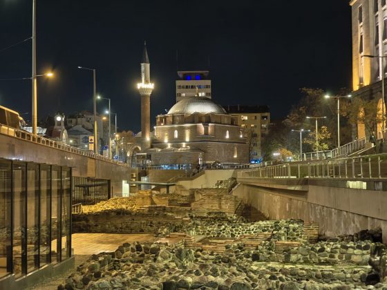 Смартфон Poco F8 Pro: компактнее, мощнее и с телевиком