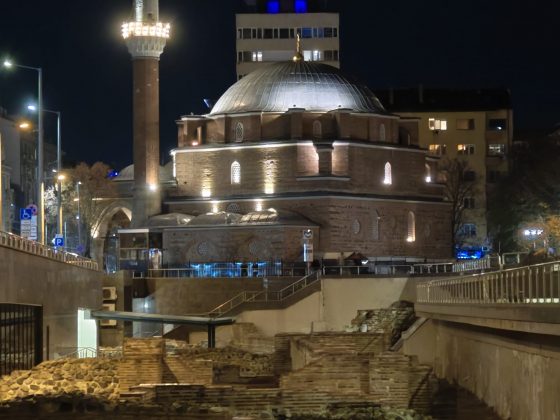 Смартфон Poco F8 Pro: компактнее, мощнее и с телевиком