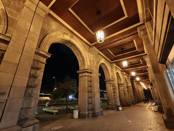 Смартфон Poco F8 Pro: компактнее, мощнее и с телевиком