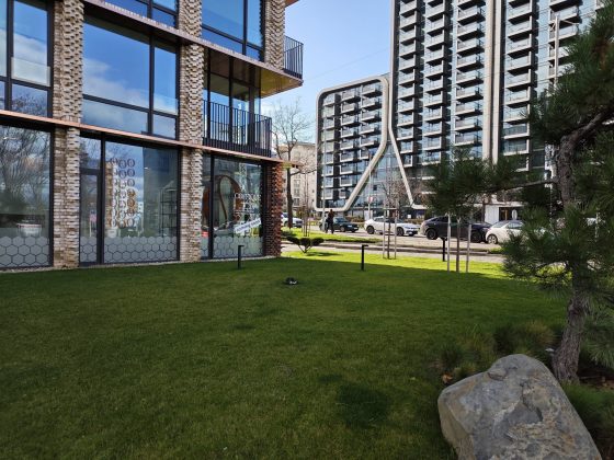 Смартфон Poco F8 Pro: компактнее, мощнее и с телевиком