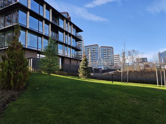 Смартфон Poco F8 Pro: компактнее, мощнее и с телевиком