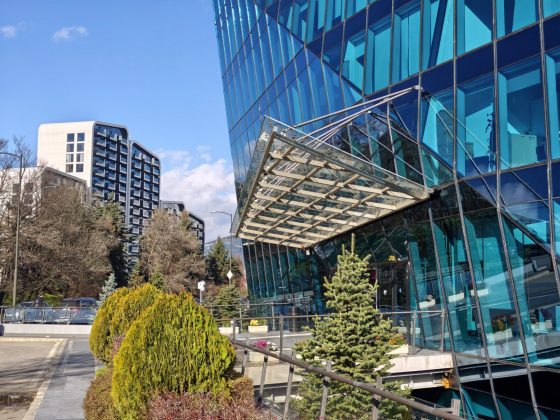 Смартфон Poco F8 Pro: компактнее, мощнее и с телевиком