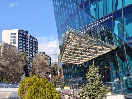 Смартфон Poco F8 Pro: компактнее, мощнее и с телевиком