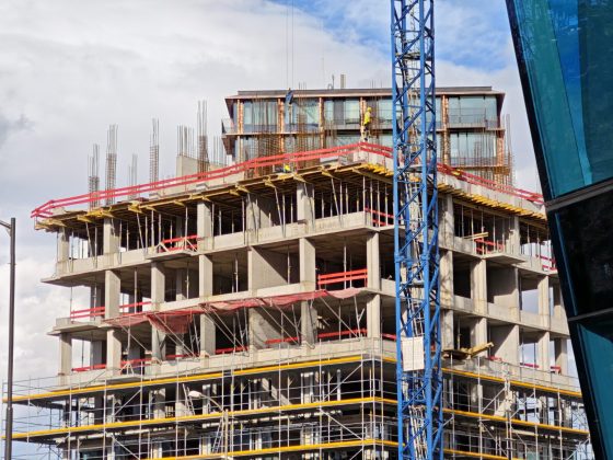 Смартфон Poco F8 Pro: компактнее, мощнее и с телевиком