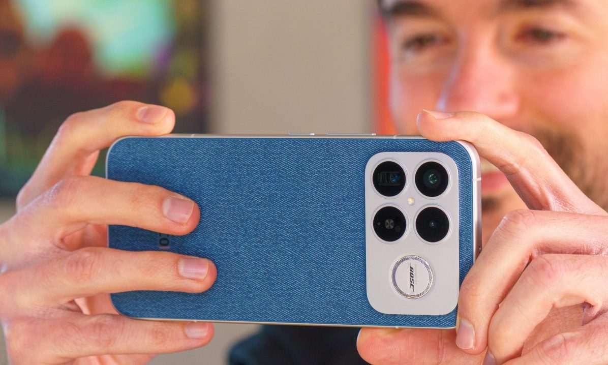 Смартфон Poco F8 Ultra: яркий дисплей, акустика Bose