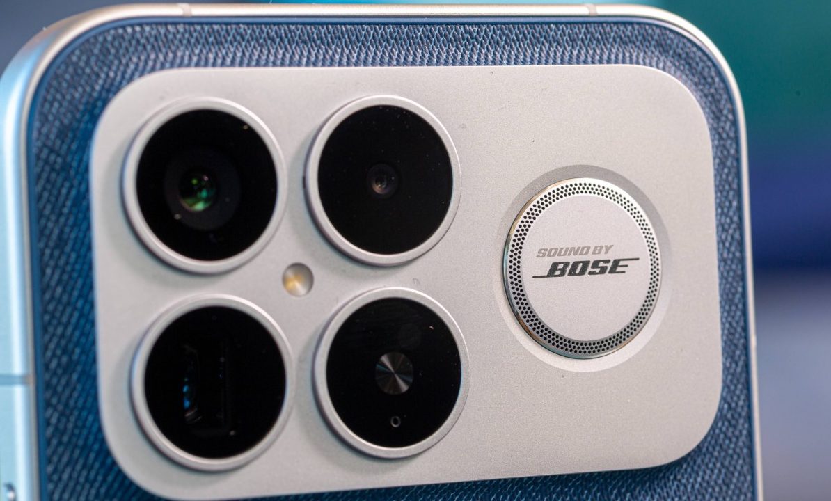 Смартфон Poco F8 Ultra: яркий дисплей, акустика Bose