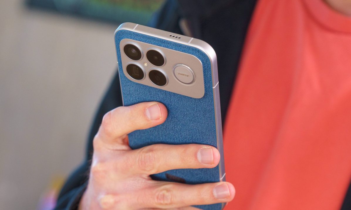 Смартфон Poco F8 Ultra: яркий дисплей, акустика Bose