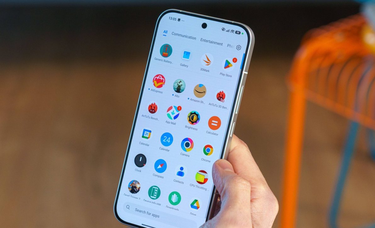 Смартфон Poco F8 Ultra: яркий дисплей, акустика Bose