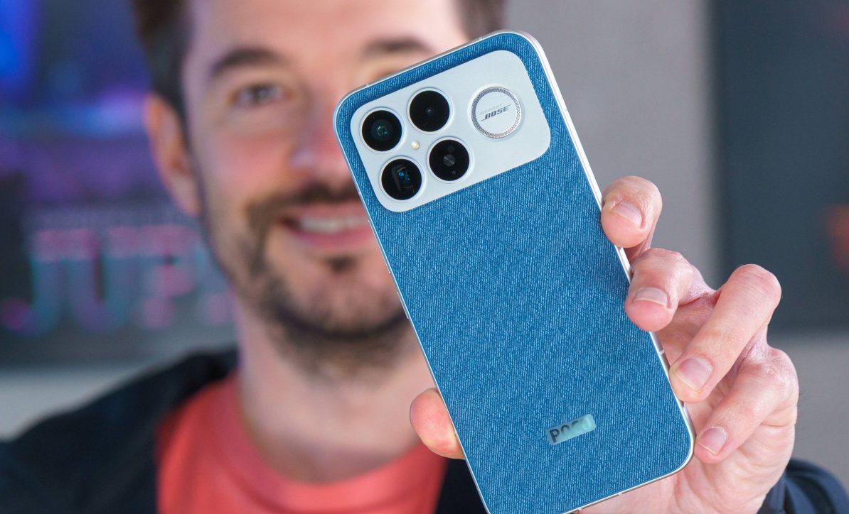 Смартфон Poco F8 Ultra: яркий дисплей, акустика Bose