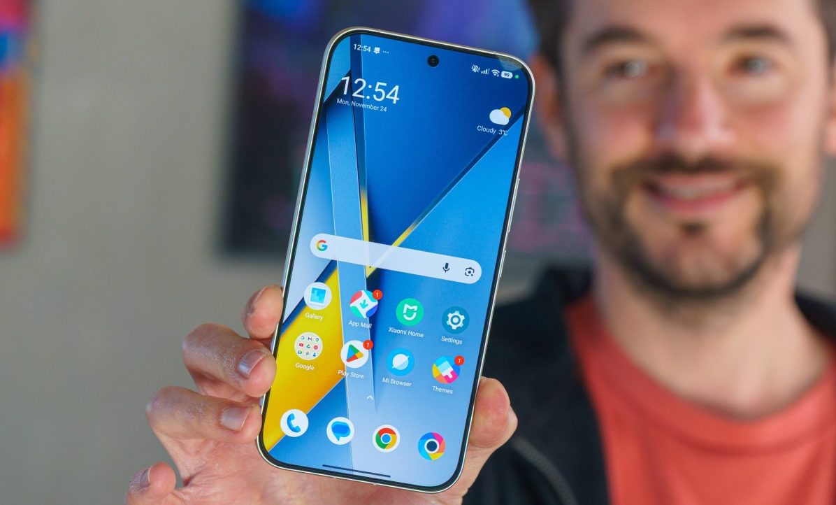 Смартфон Poco F8 Ultra: яркий дисплей, акустика Bose