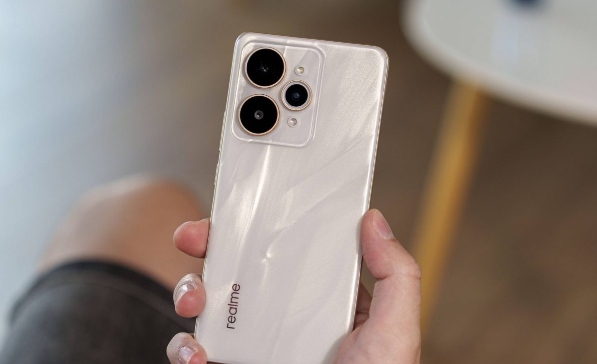 Realme 16 Pro раскрывает карты раньше срока картинка Смартфон Realme 16 Pro с камерой 200 МП