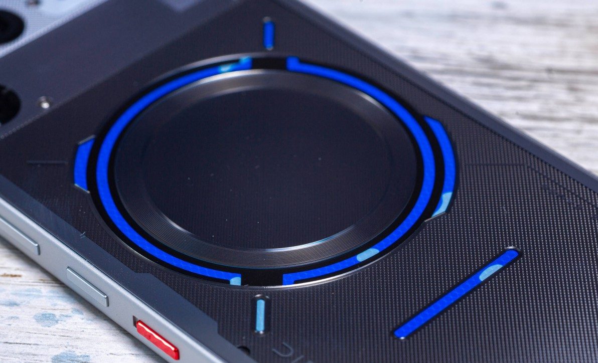 Смартфон RedMagic 11 Pro: игровой флагман с охлаждением