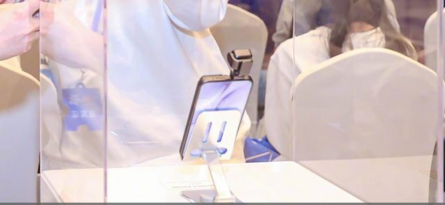 Смартфон Robot Phone: камера на подвесе и AI