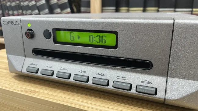 Обзор Cyrus CDi: неугасающая звезда