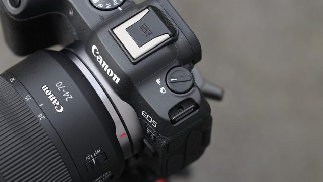 У камер Canon отключат Wi-Fi Компанию обвинили в краже технологий у BlackBerry У камер Canon отключат Wi-Fi Компанию обвинили в краже технологий у BlackBerry