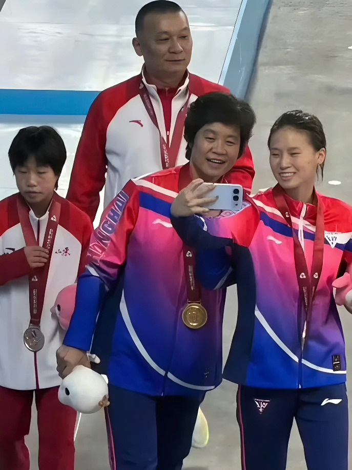 Ужасный дизайн Honor 500: в компании опять не смогли придумать ничего нового картинка Ужасный дизайн Honor 500: в компании опять не смогли придумать ничего нового