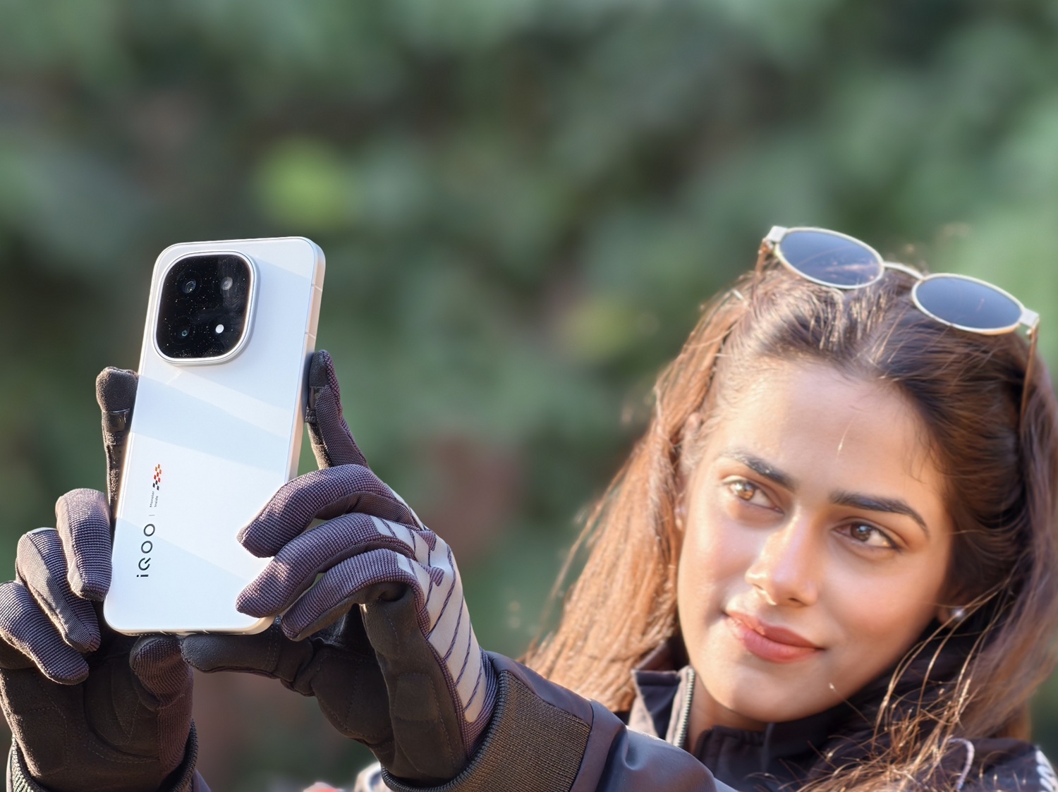 В камере iQOO 15 все очень плохо. Первые фото — сплошное разочарование