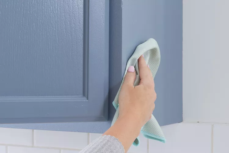 Ваша кухня ужасна как отмыть липкий жир со шкафов за 3 шага