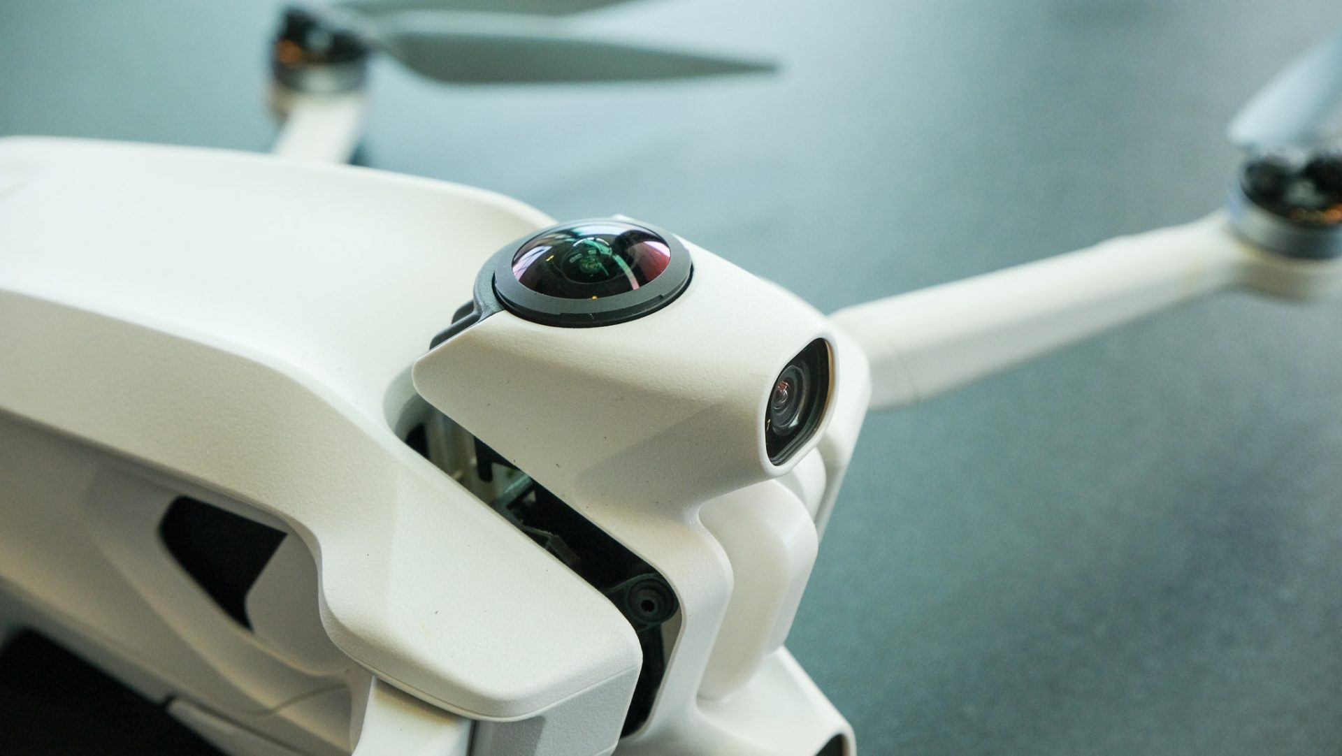 Война дронов Insta360 Antigravity A1 — самоубийственная атака на DJI