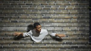 Все зря: почему мы никогда не пройдем сквозь стену, хотя наши атомы — одна пустота