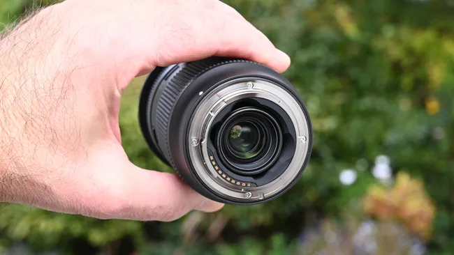 Обзор Sigma 20-200mm f/3.5-6.3 DG — удобный суперзум картинка Sigma 20-200mm f/3.5-6.3 DG