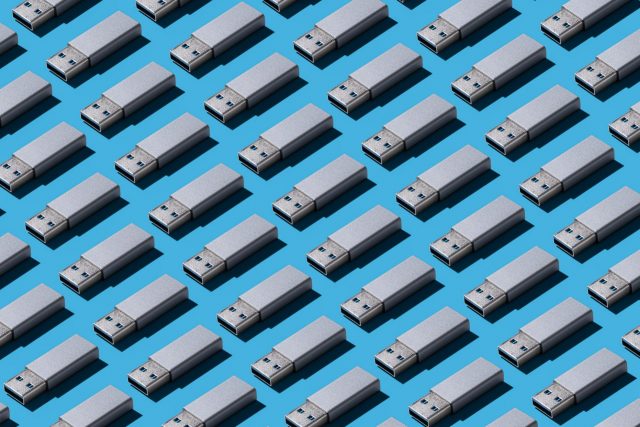 Запустить Linux с флешки — ужасная идея. И вот почему