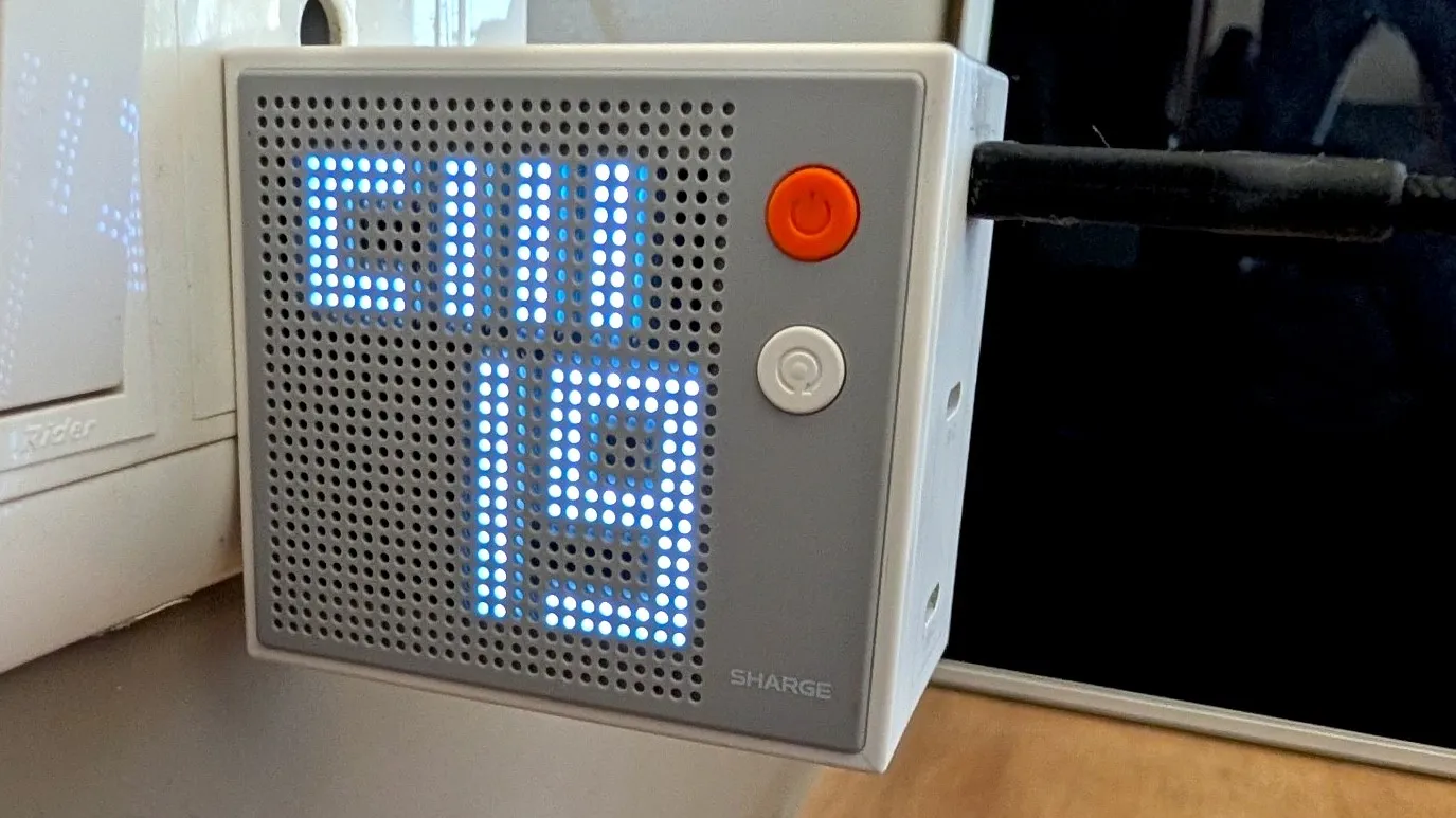 Зарядки Sharge — это провал: платить 8 тыс. за экран на адаптере и стеклянный пауэрбанк — безумие картинка Зарядки Sharge — это провал платить 8 тыс. за экран на адаптере и стеклянный пауэрбанк — безумие