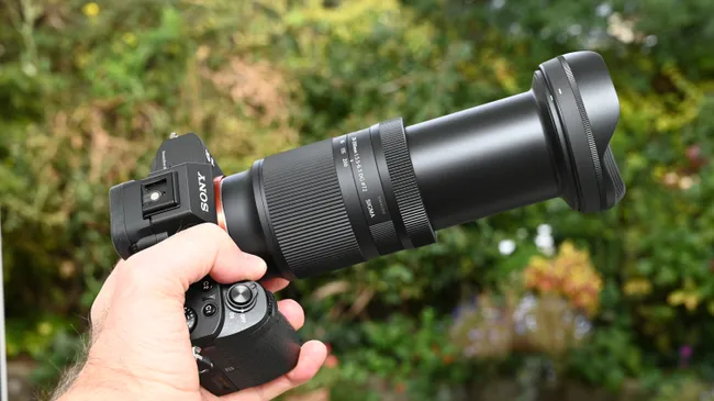 Обзор Sigma 20-200mm f/3.5-6.3 DG — удобный суперзум картинка Sigma 20-200mm f/3.5-6.3 DG