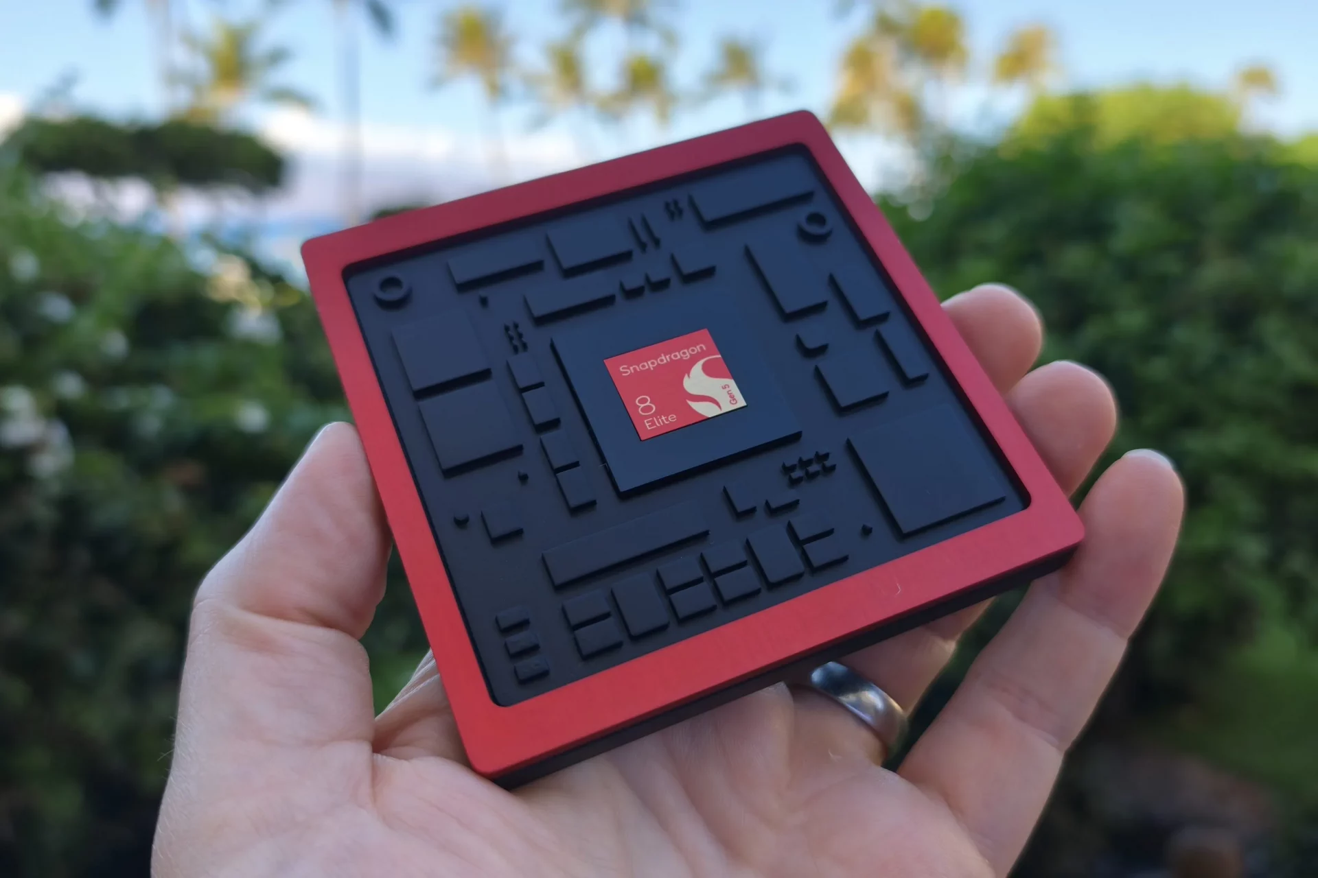 Зря ждали OnePlus 15 получил гигантскую батарею, но все испортил