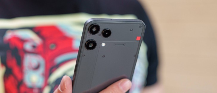 Обзор Nothing Phone (3a) Lite: уникальный дизайн и невероятно быстрая ОС