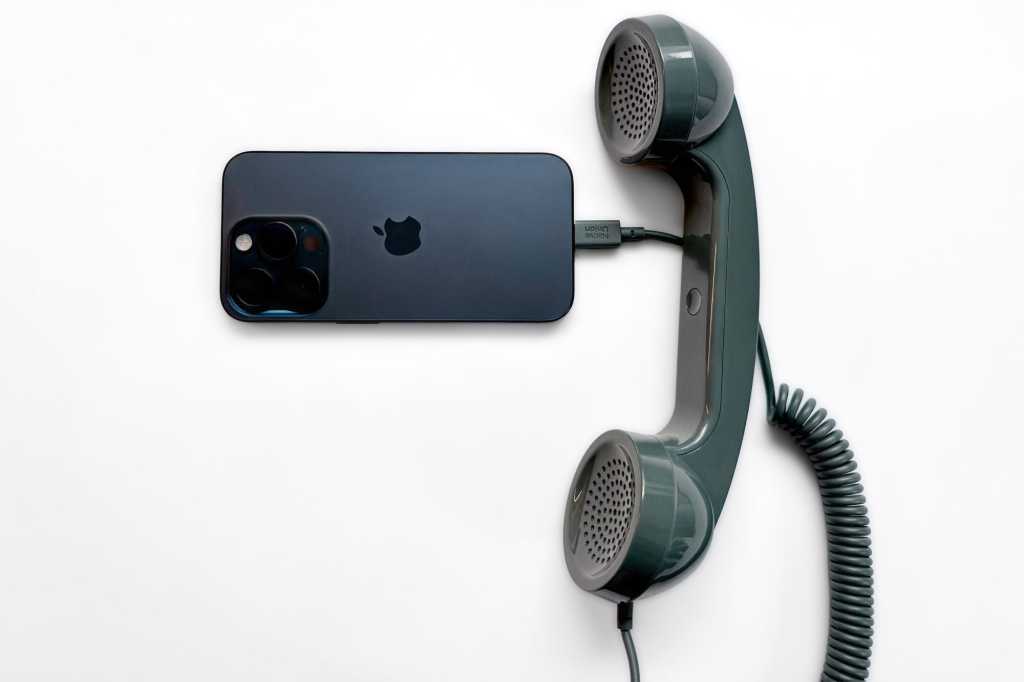 Native Union POP: винтажная гарнитура для iPhone переносит в 1960-е