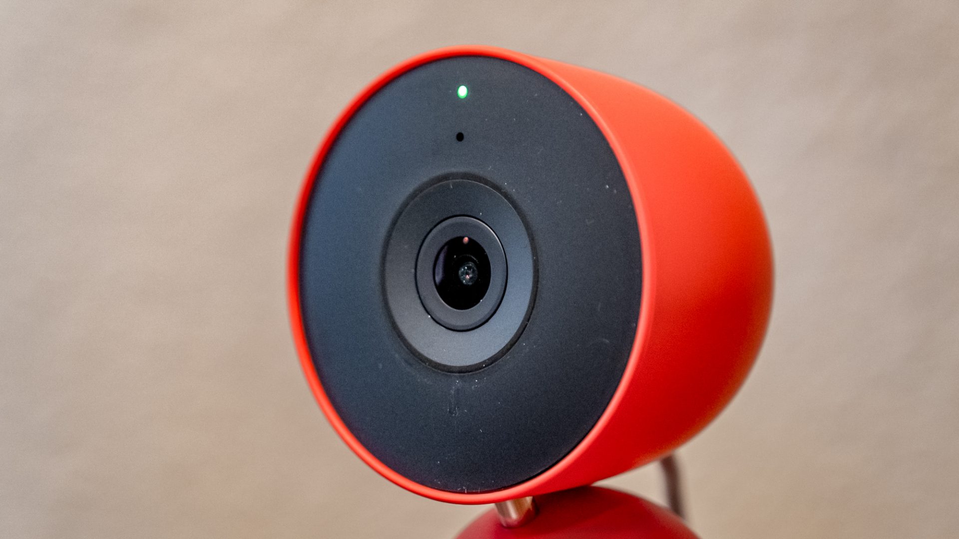 Обзор Google Nest Cam Indoor wired 3rd gen: новое качество камеры и отличные функции картинка Google Nest Cam Indoor wired 3rd gen